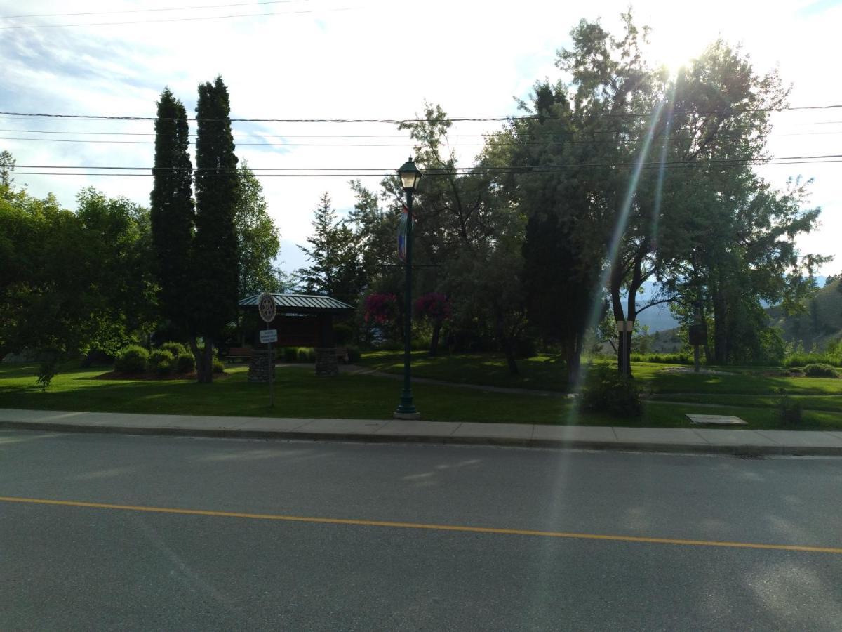 Appletree Inn Radium Hot Springs Luaran gambar